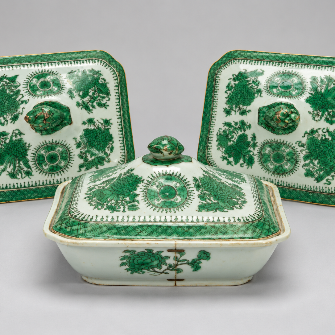 Chinese Export Green Fitzhugh Porcelain Collection, 34 Pieces - Flamingo Estate