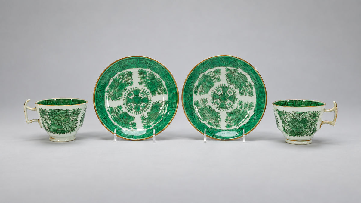 Chinese Export Green Fitzhugh Porcelain Collection, 34 Pieces